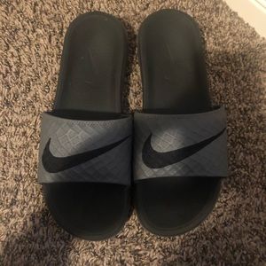 NIKE SLIDES